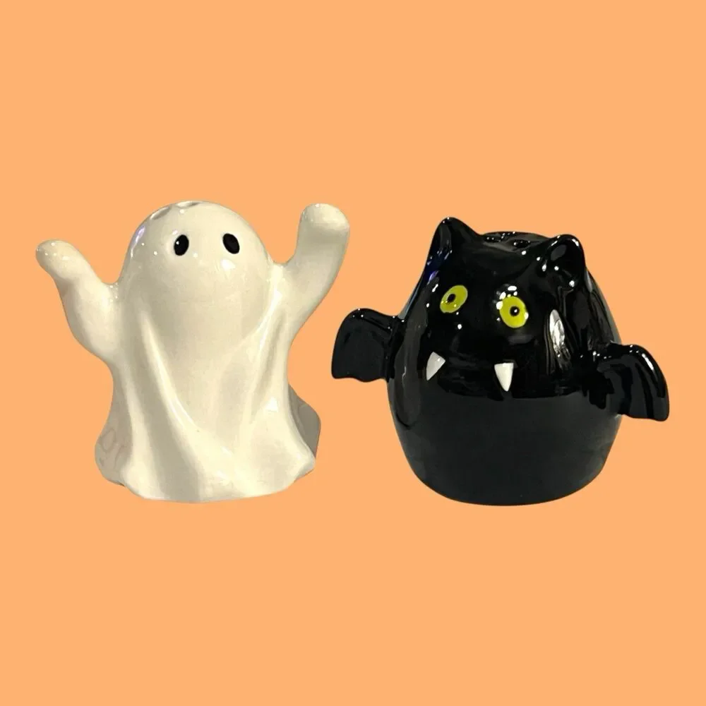 Adorable Halloween Vampire Bat & Ghost Salt & Pepper Shaker Set  Tiered Tray NEW